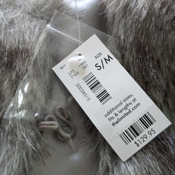🆕 NWT {The Limited} Faux Fur Vest - Picture 10 of 10